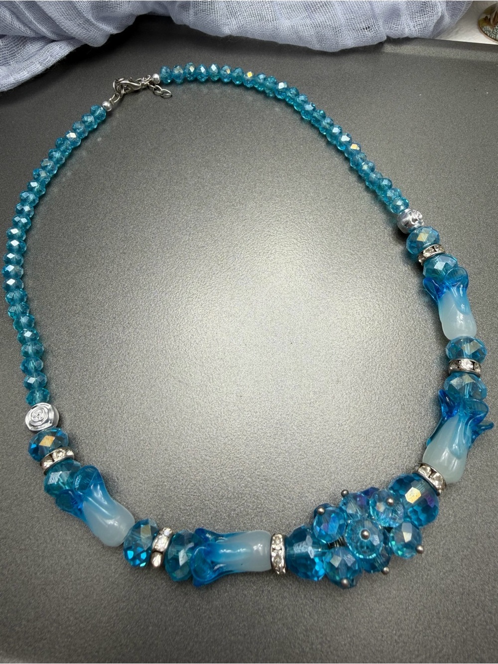 🙈2/$40 Beautiful art Glass beaded Necklace #34un